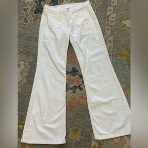 Gap white sz 4/27 70s flare high rise jean